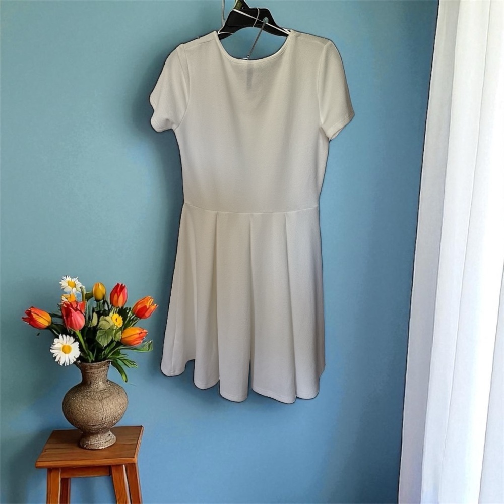 Elegant White Dress white mark